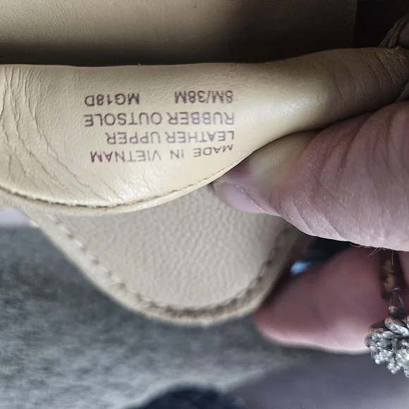 Pre loved authentic Michael Kors loafers - Picture 9 of 10